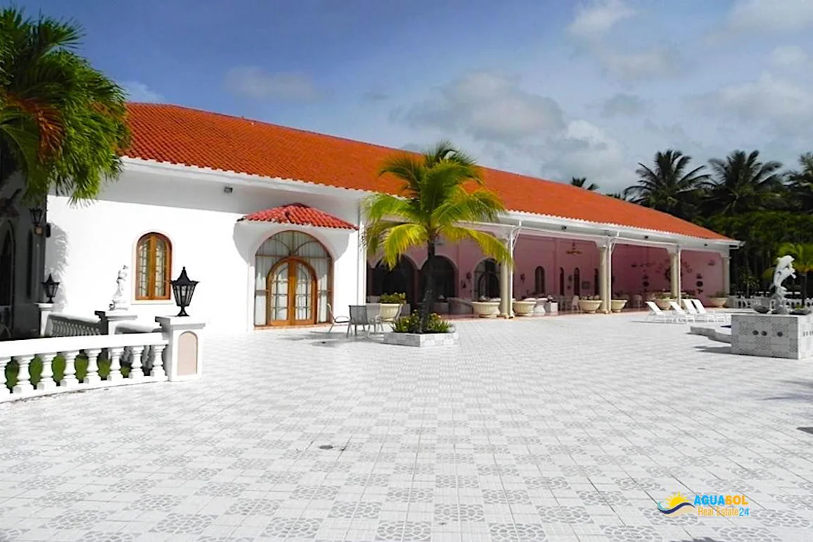 For Sale Luxury Villa Casa de Piedra, view 1 of 10
