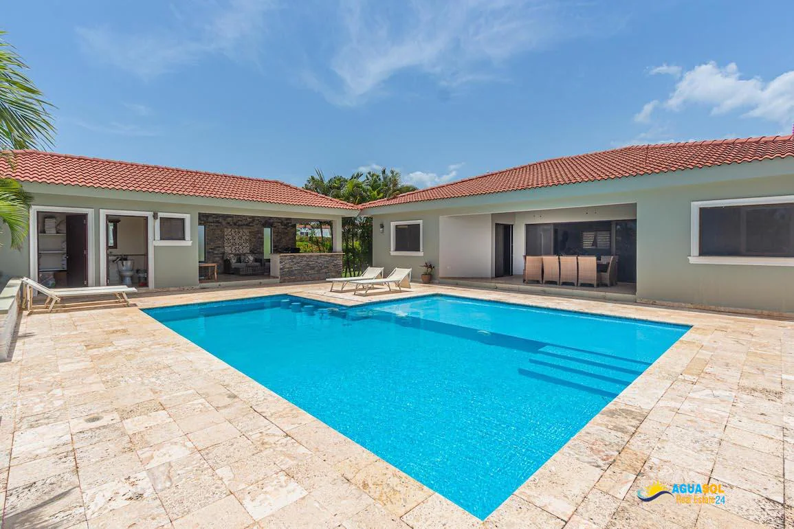For sale villa in Sosua, view 1 of 9