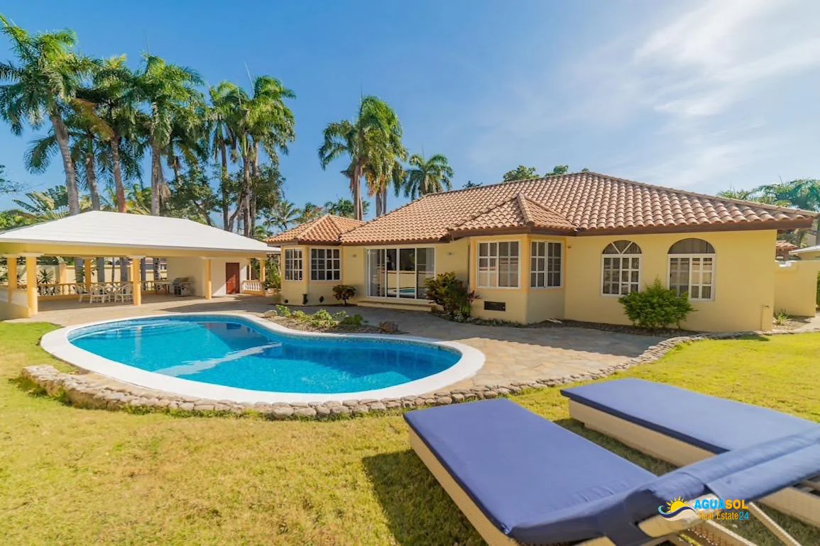 Villa in Perla Marina, view 1 of 10