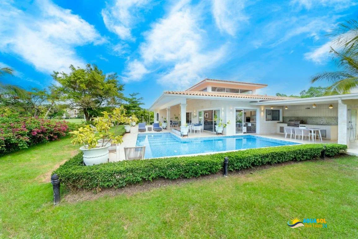 House for sale in Bavaro, view 1 of 24