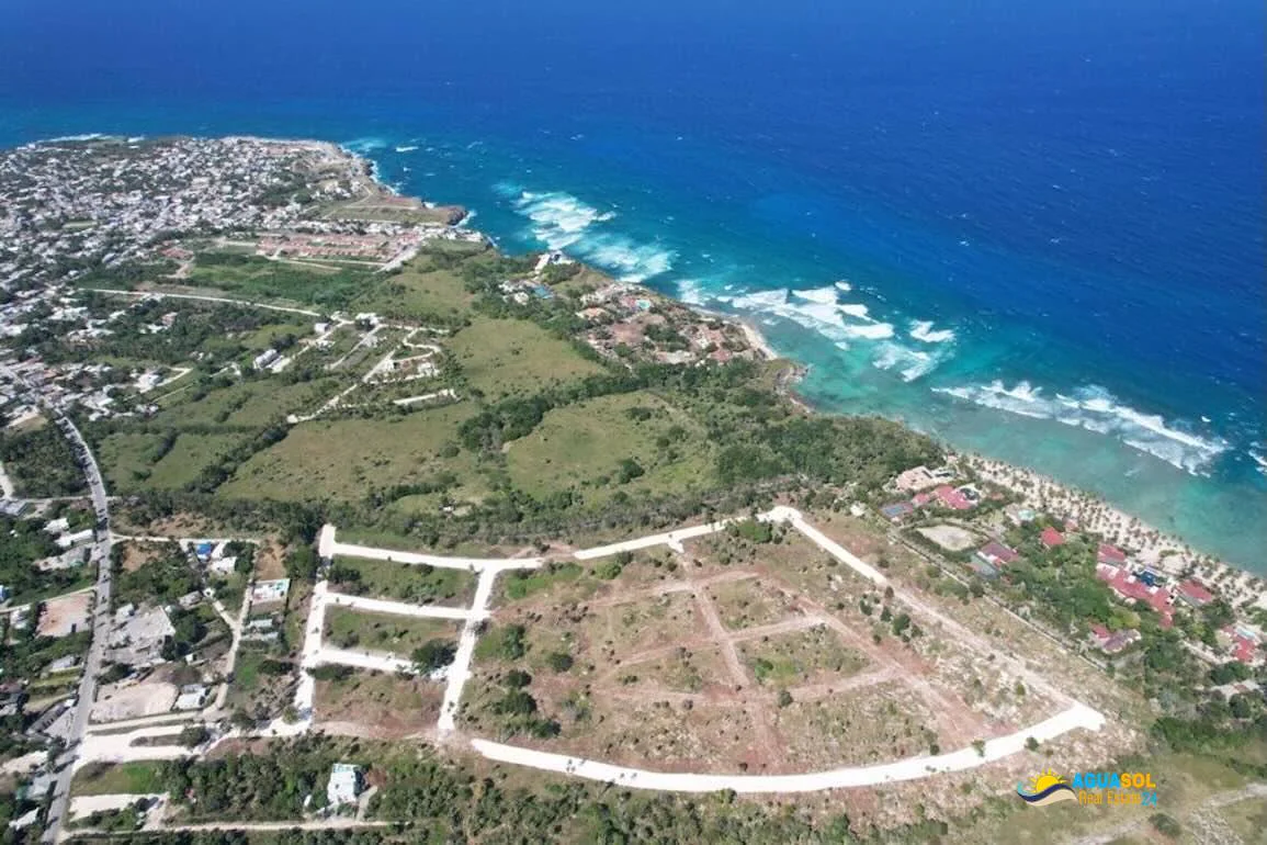 Land for sale near Cabrera beach, view 1 of 9
