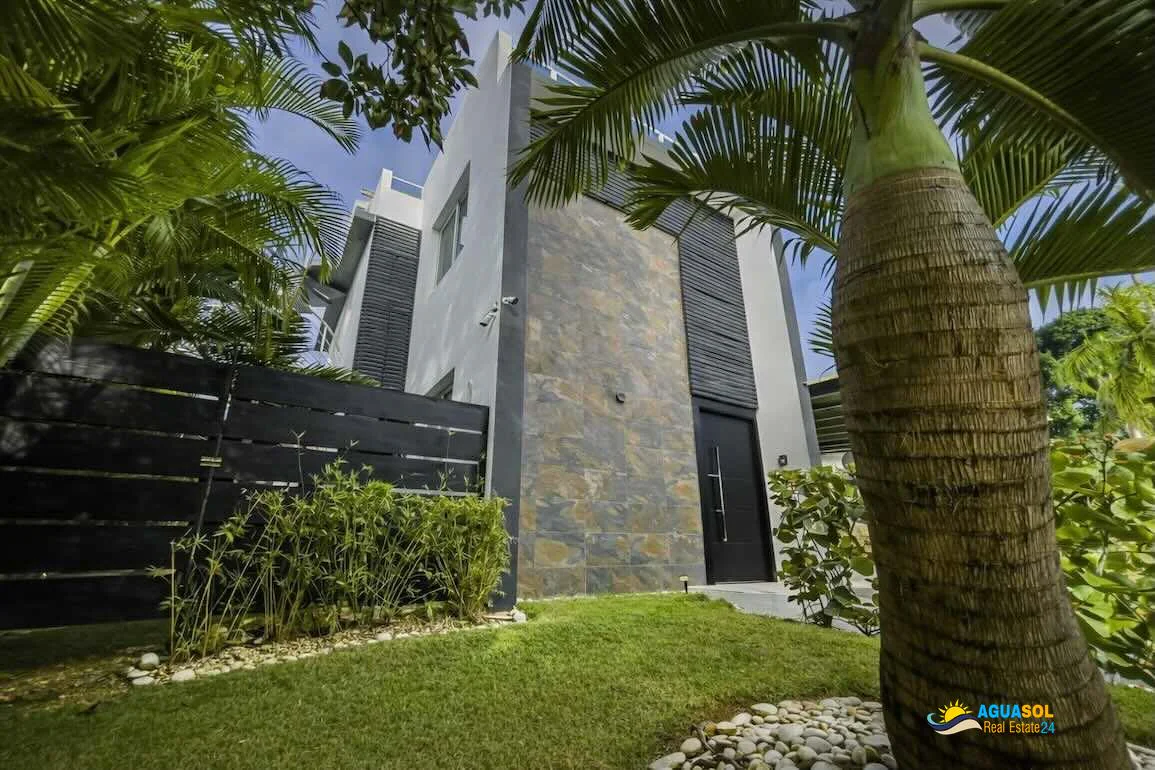 3 Bedroom Villa for Sale in Playa laguna Beach, view 1 of 11