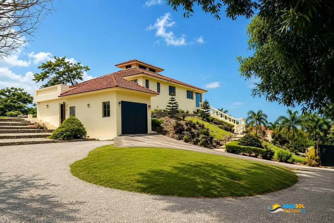 Ocean View Villa for Sale in Cabrera, view 1 of 7