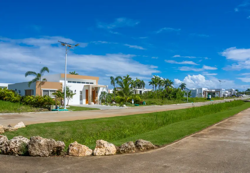 Campo del Mar land and villa street view