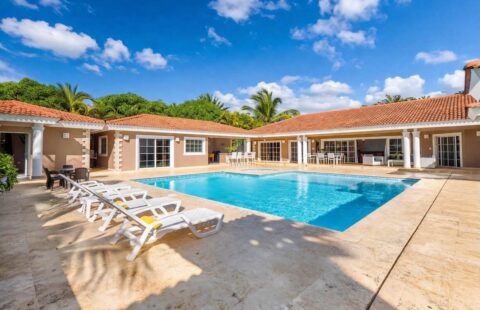 6 Bedroom Villa for Sale in Casa Linda Sosua