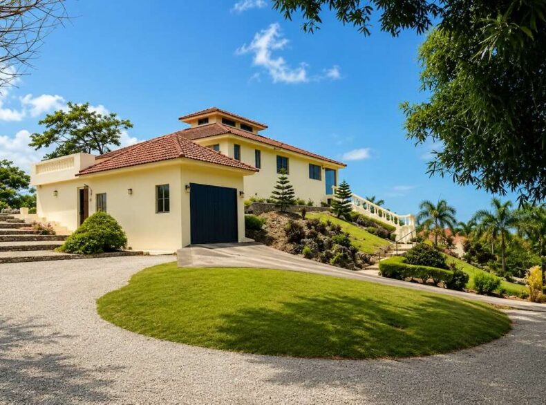 Ocean View Villa for Sale in Cabrera
