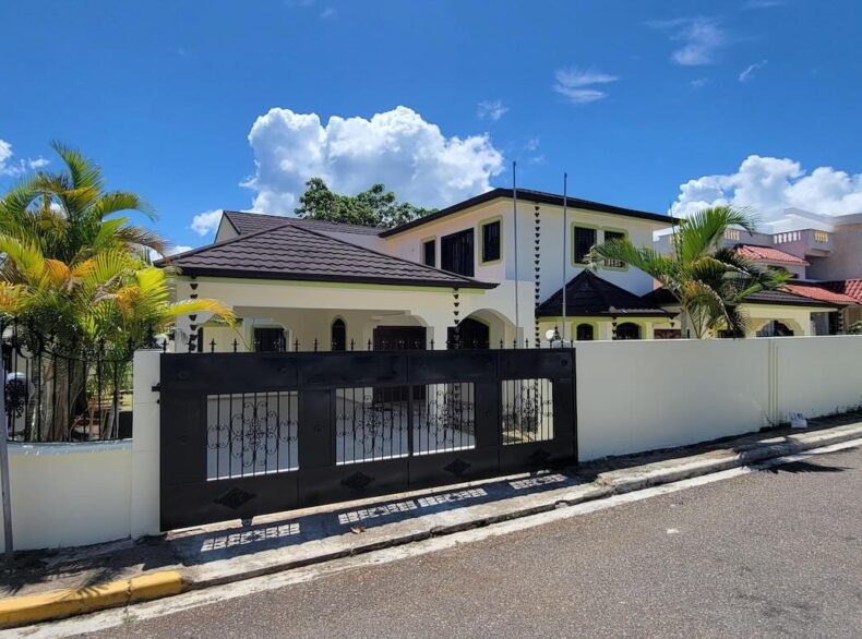 4-bedroom villa for sale in Puerto Plata